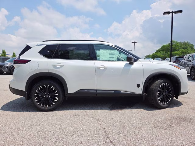 2026 Everest White Pearl Tricoat Nissan Rogue Dark Armor AWD SUV