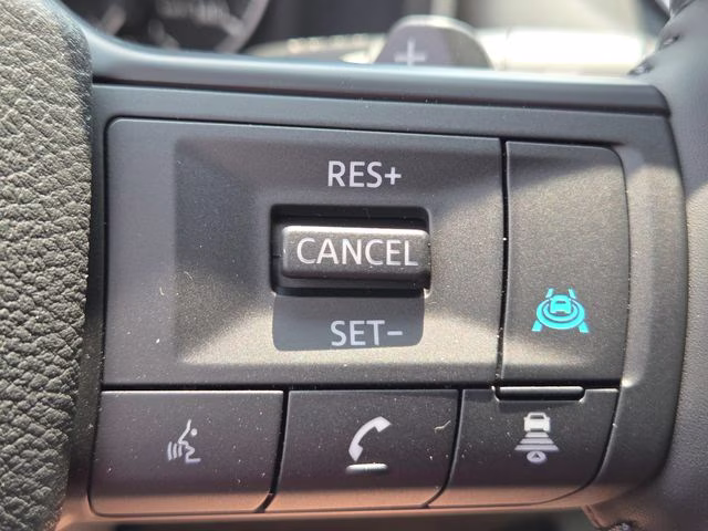 2026 Everest White Pearl Tricoat Nissan Rogue Dark Armor AWD SUV