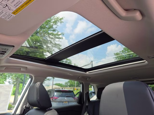 2026 Everest White Pearl Tricoat Nissan Rogue Dark Armor AWD SUV