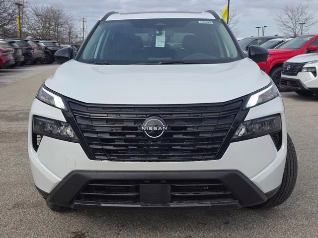 2026 Everest White Pearl Tricoat Nissan Rogue Dark Armor AWD SUV
