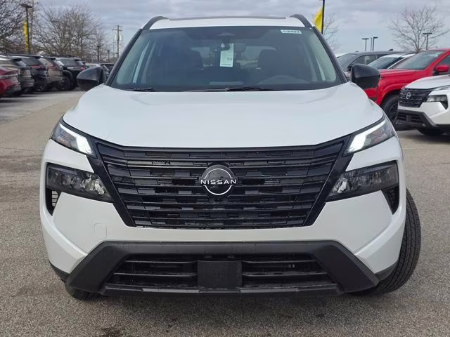 2026 Everest White Pearl Tricoat Nissan Rogue Dark Armor AWD SUV