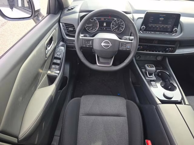 2026 Everest White Pearl Tricoat Nissan Rogue SV AWD SUV
