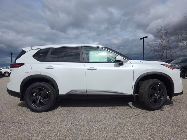 2026 Everest White Pearl Tricoat Nissan Rogue SV AWD SUV