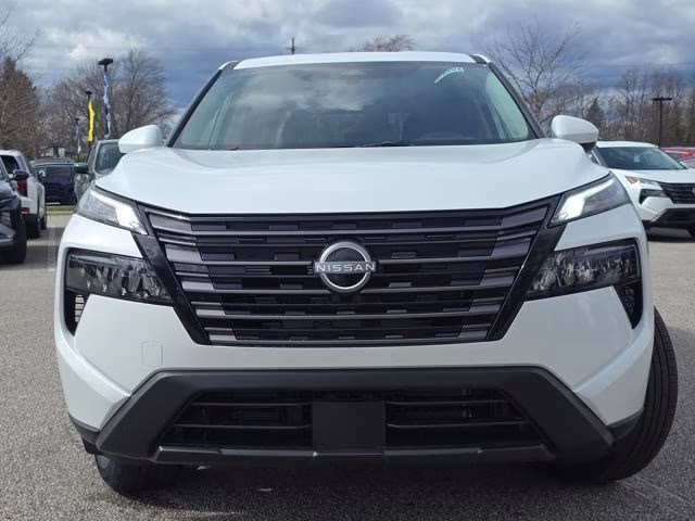 2026 Everest White Pearl Tricoat Nissan Rogue SV AWD SUV