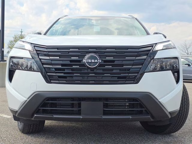 2026 Everest White Pearl Tricoat Nissan Rogue Dark Armor AWD SUV