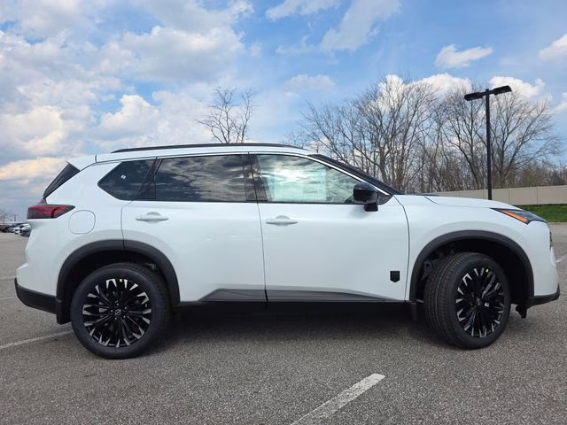 2026 Everest White Pearl Tricoat Nissan Rogue Dark Armor AWD SUV