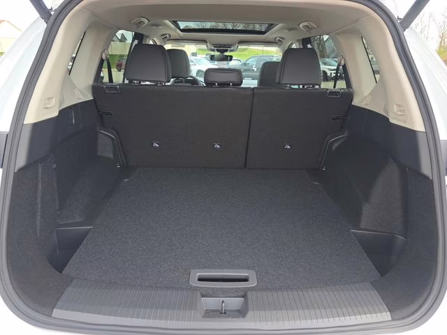 2026 Everest White Pearl Tricoat Nissan Rogue Dark Armor AWD SUV