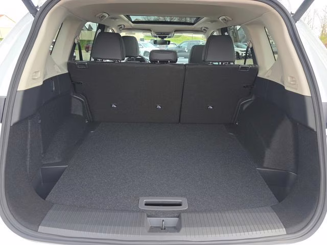 2026 Everest White Pearl Tricoat Nissan Rogue Dark Armor AWD SUV
