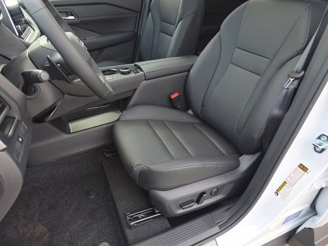 2026 Everest White Pearl Tricoat Nissan Rogue Dark Armor AWD SUV
