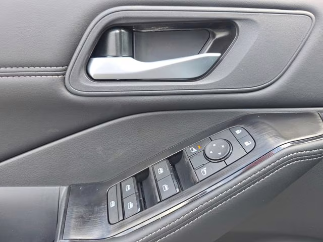 2026 Everest White Pearl Tricoat Nissan Rogue Dark Armor AWD SUV