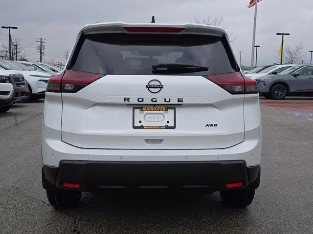 2026 Everest White Pearl Tricoat Nissan Rogue Dark Armor AWD SUV