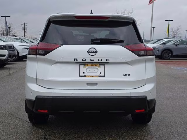 2026 Everest White Pearl Tricoat Nissan Rogue Dark Armor AWD SUV
