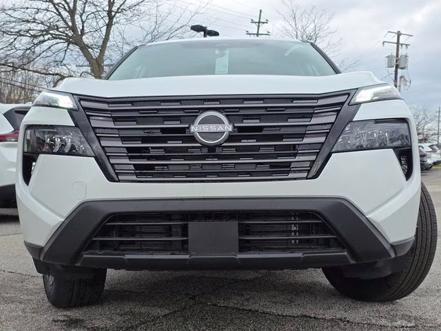 2026 Everest White Pearl Tricoat Nissan Rogue SV AWD SUV
