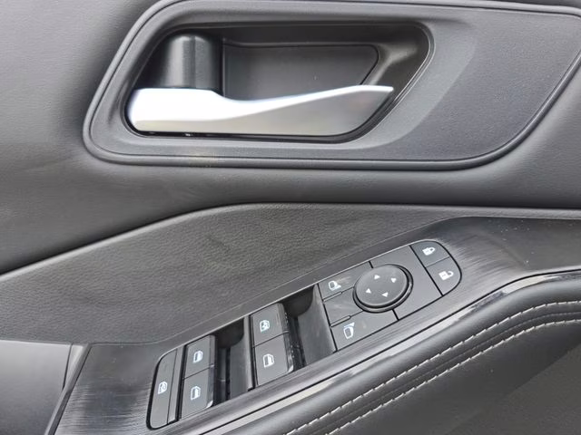 2026 Everest White Pearl Tricoat Nissan Rogue SV AWD SUV