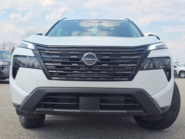 2026 Everest White Pearl Tricoat Nissan Rogue Dark Armor AWD SUV