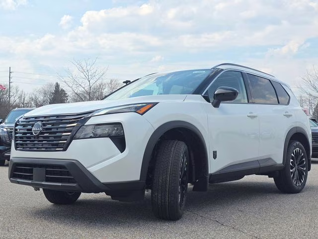 2026 Everest White Pearl Tricoat Nissan Rogue Dark Armor AWD SUV