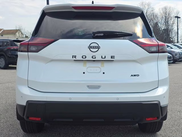 2026 Everest White Pearl Tricoat Nissan Rogue Dark Armor AWD SUV