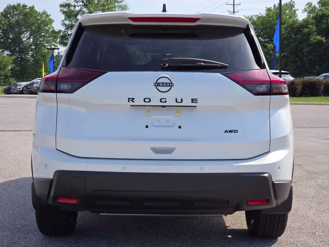 2026 Everest White Pearl Tricoat Nissan Rogue Dark Armor AWD SUV