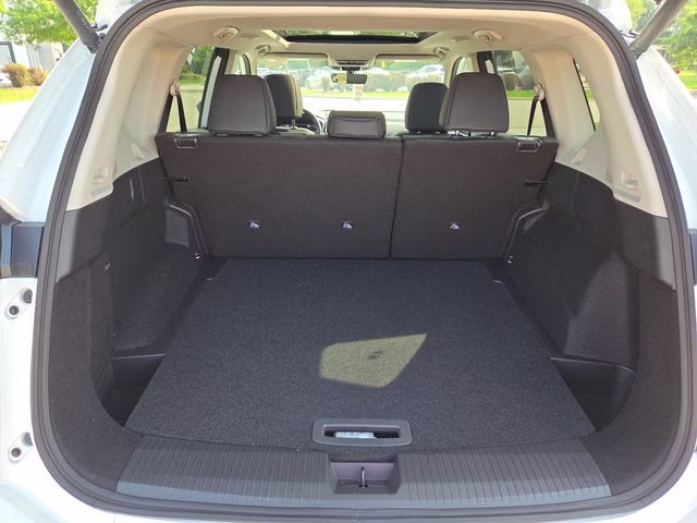 2026 Everest White Pearl Tricoat Nissan Rogue Dark Armor AWD SUV