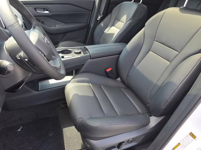 2026 Everest White Pearl Tricoat Nissan Rogue Dark Armor AWD SUV