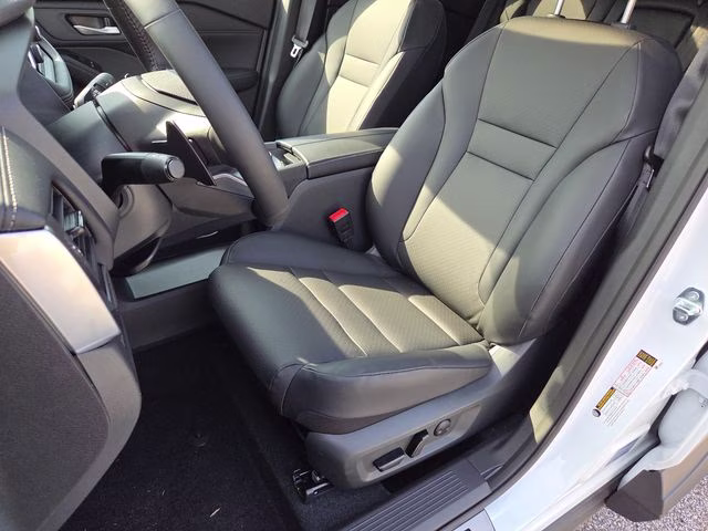 2026 Everest White Pearl Tricoat Nissan Rogue Dark Armor AWD SUV