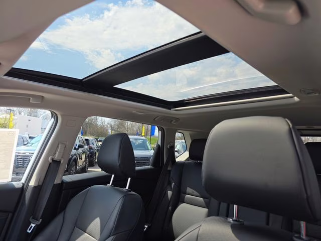 2026 Everest White Pearl Tricoat Nissan Rogue Dark Armor AWD SUV