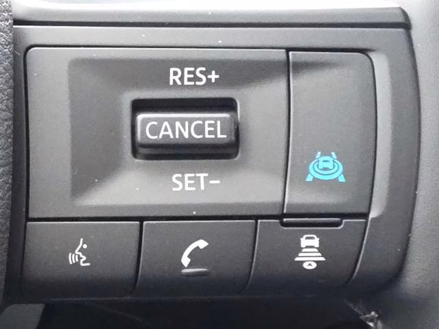 2026 Everest White Pearl Tricoat Nissan Rogue Dark Armor AWD SUV