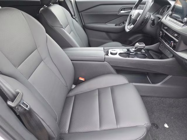 2026 Everest White Pearl Tricoat Nissan Rogue Dark Armor AWD SUV