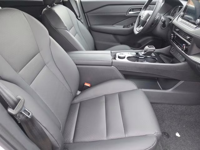 2026 Everest White Pearl Tricoat Nissan Rogue Dark Armor AWD SUV