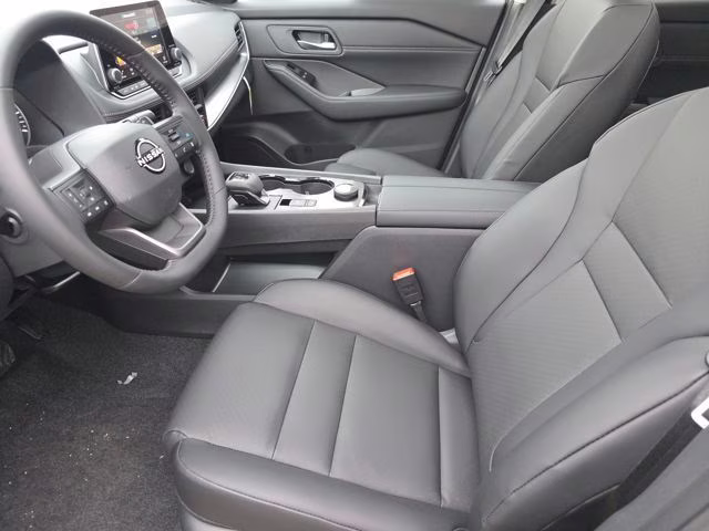 2026 Everest White Pearl Tricoat Nissan Rogue Dark Armor AWD SUV