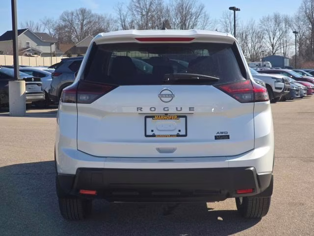 2026 Everest White Pearl Tricoat Nissan Rogue SV AWD SUV