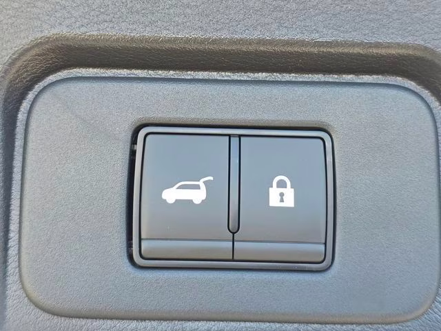 2026 Everest White Pearl Tricoat Nissan Rogue SV AWD SUV
