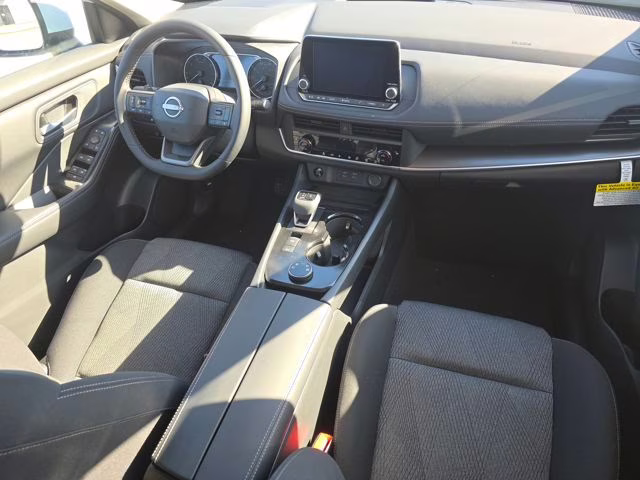 2026 Everest White Pearl Tricoat Nissan Rogue SV AWD SUV