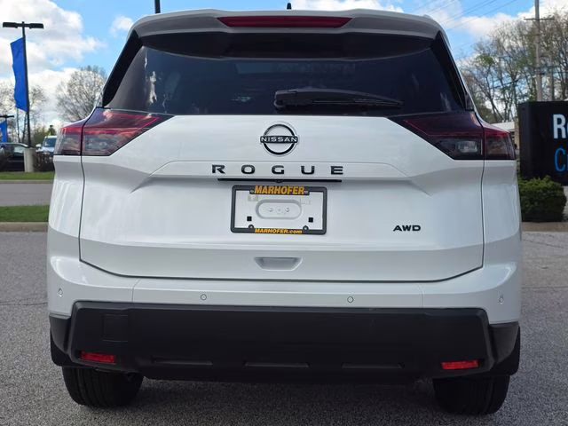 2026 Everest White Pearl Tricoat Nissan Rogue Dark Armor AWD SUV