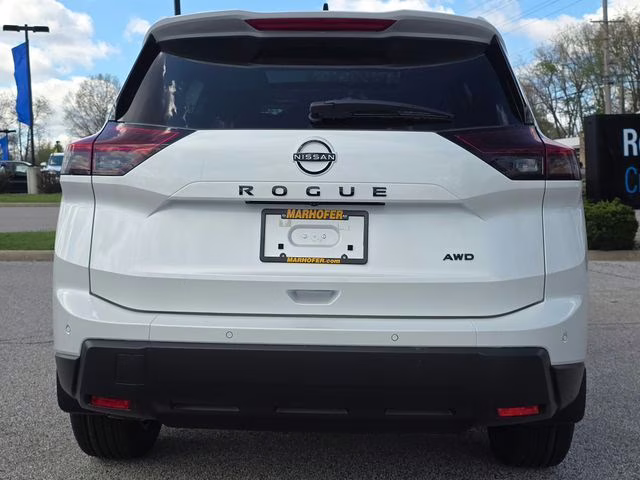 2026 Everest White Pearl Tricoat Nissan Rogue Dark Armor AWD SUV
