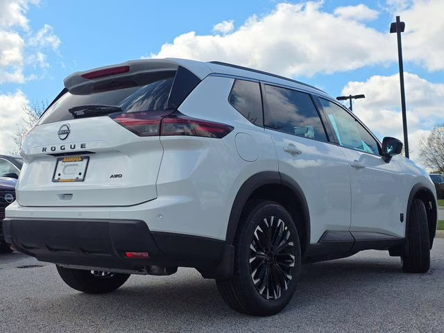 2026 Everest White Pearl Tricoat Nissan Rogue Dark Armor AWD SUV