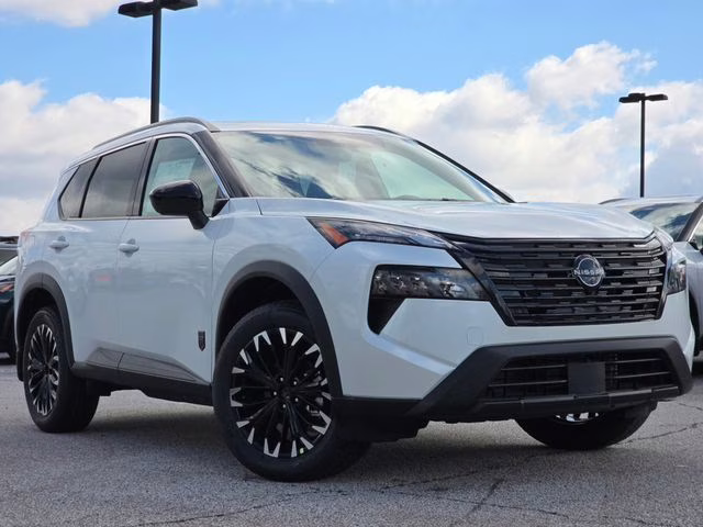 2026 Everest White Pearl Tricoat Nissan Rogue Dark Armor AWD SUV