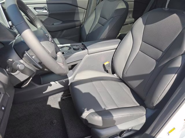 2026 Everest White Pearl Tricoat Nissan Rogue Dark Armor AWD SUV