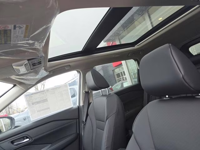 2026 Everest White Pearl Tricoat Nissan Rogue Dark Armor AWD SUV