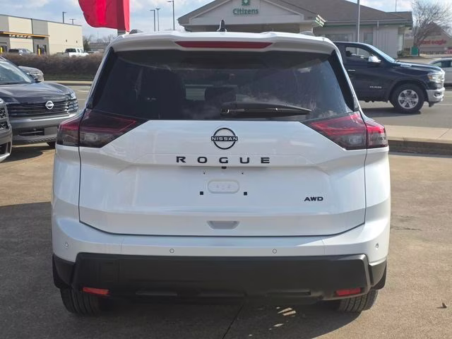 2026 Everest White Pearl Tricoat Nissan Rogue Dark Armor AWD SUV