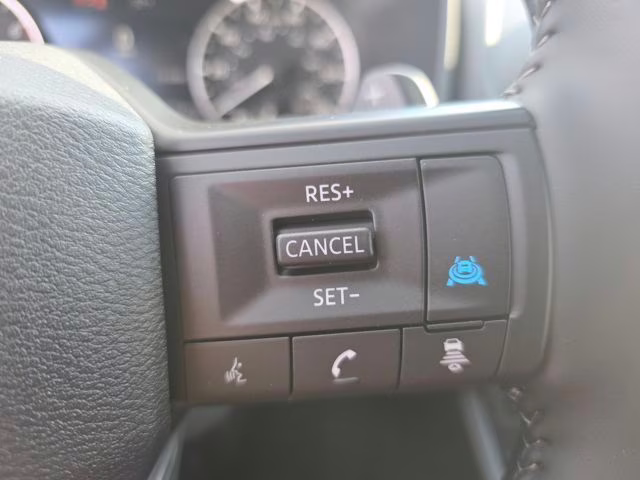 2026 Everest White Pearl Tricoat Nissan Rogue Dark Armor AWD SUV