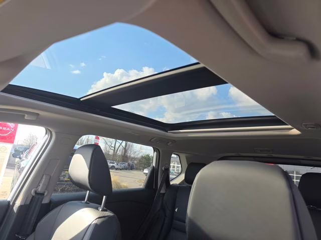 2026 Everest White Pearl Tricoat Nissan Rogue Dark Armor AWD SUV