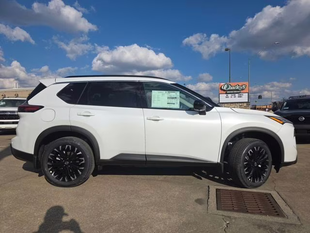 2026 Everest White Pearl Tricoat Nissan Rogue Dark Armor AWD SUV