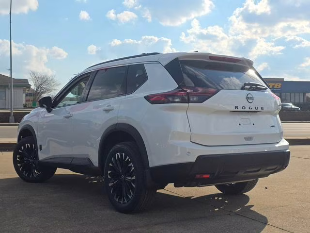 2026 Everest White Pearl Tricoat Nissan Rogue Dark Armor AWD SUV