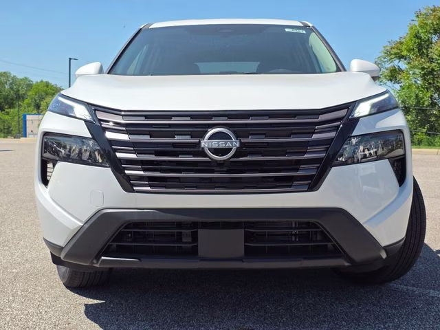 2026 Everest White Pearl Tricoat Nissan Rogue SV AWD SUV