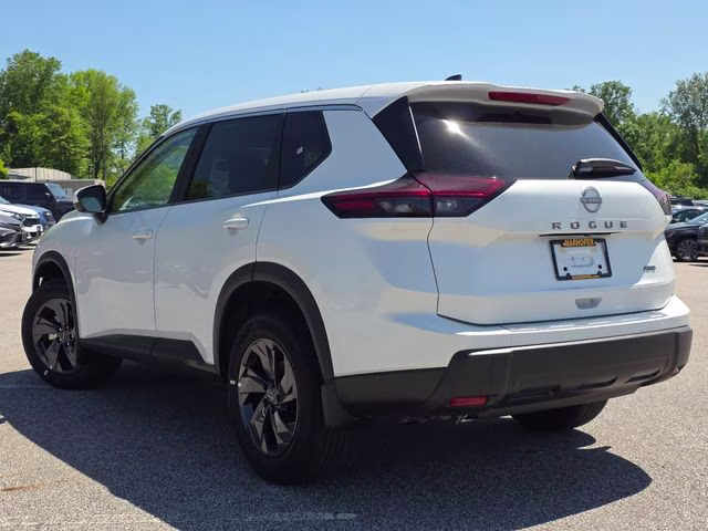 2026 Everest White Pearl Tricoat Nissan Rogue SV AWD SUV