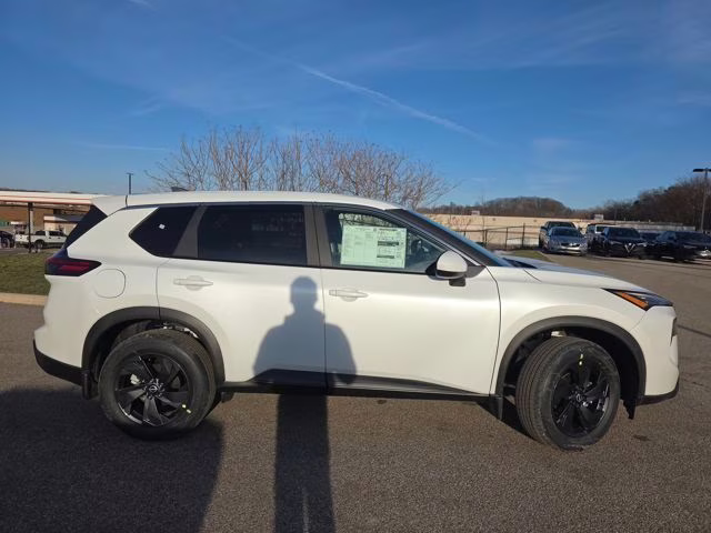 2026 Everest White Pearl Tricoat Nissan Rogue SV AWD SUV