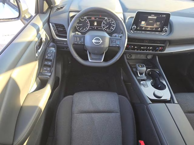 2026 Everest White Pearl Tricoat Nissan Rogue SV AWD SUV