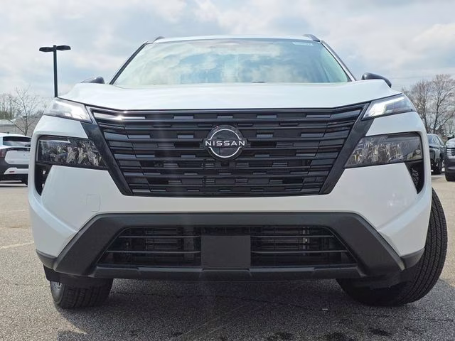2026 Everest White Pearl Tricoat Nissan Rogue Dark Armor AWD SUV