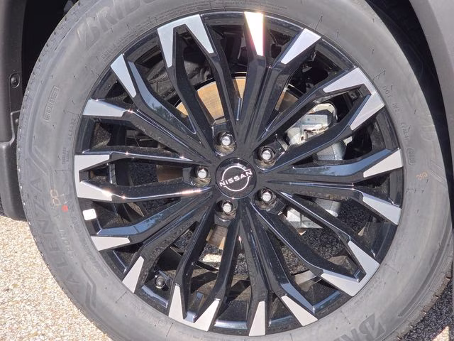 2026 Everest White Pearl Tricoat Nissan Rogue Dark Armor AWD SUV